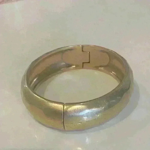 Stella and Dot gold hammered bracelet. Hinged and opens. Never worn. - Picture 4 of 4